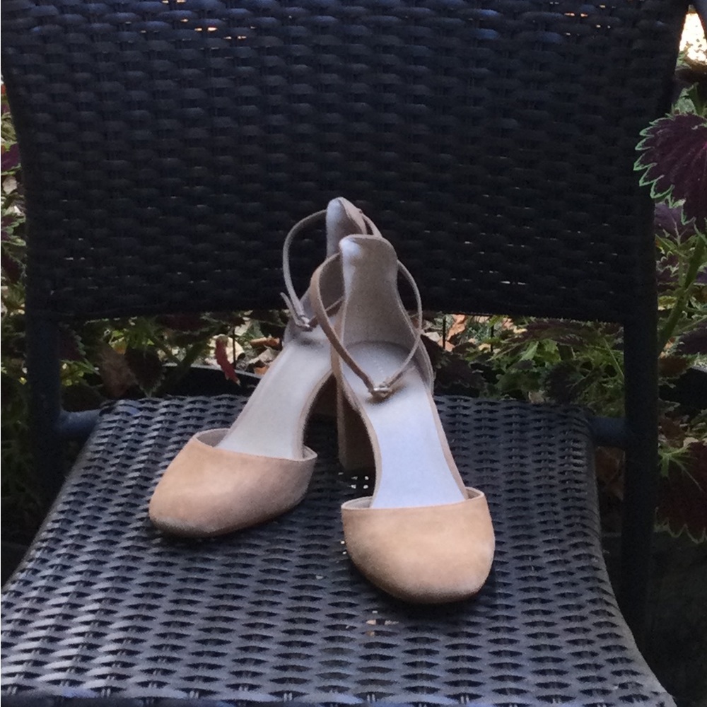 NEW Ann Taylor tan genuine leather suede Mary Jane’s with block heel.